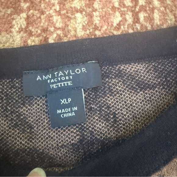 Ann Taylor Stylish Houndstooth Sweater - Black and Tan. Size XLP - Picture 2 of 6